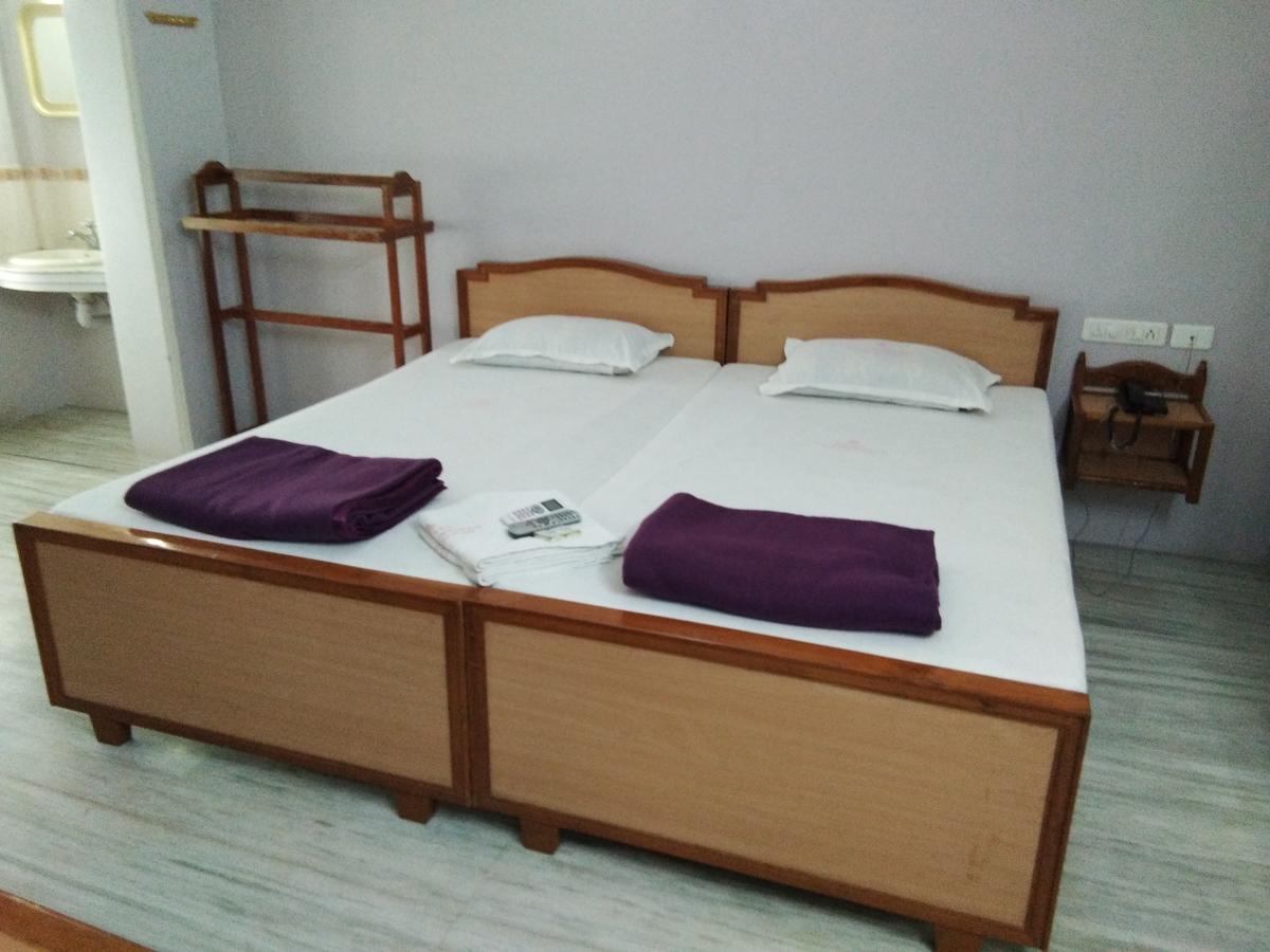 Hotel Sivamurugan Kanyakumari Buitenkant foto