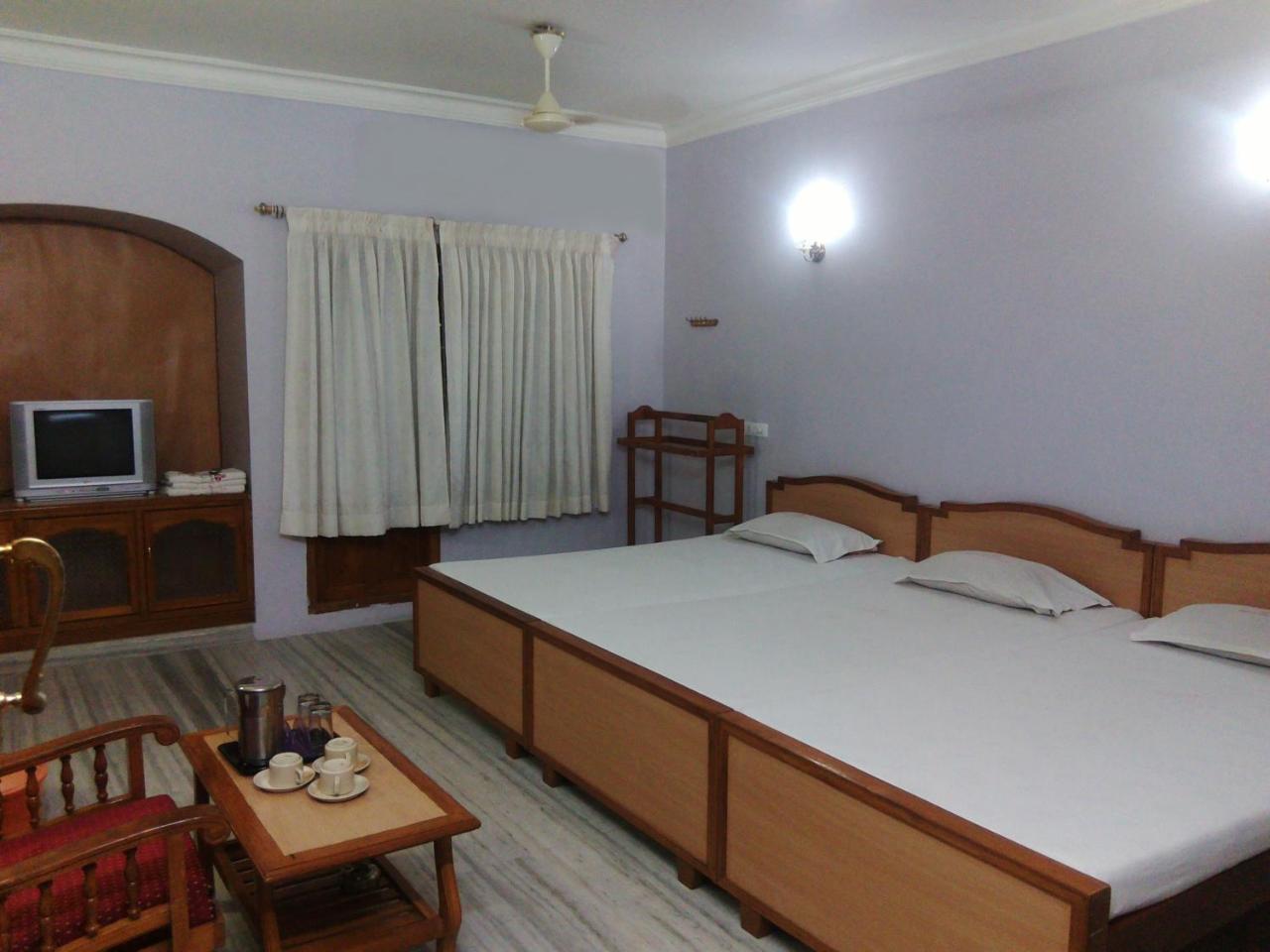 Hotel Sivamurugan Kanyakumari Buitenkant foto